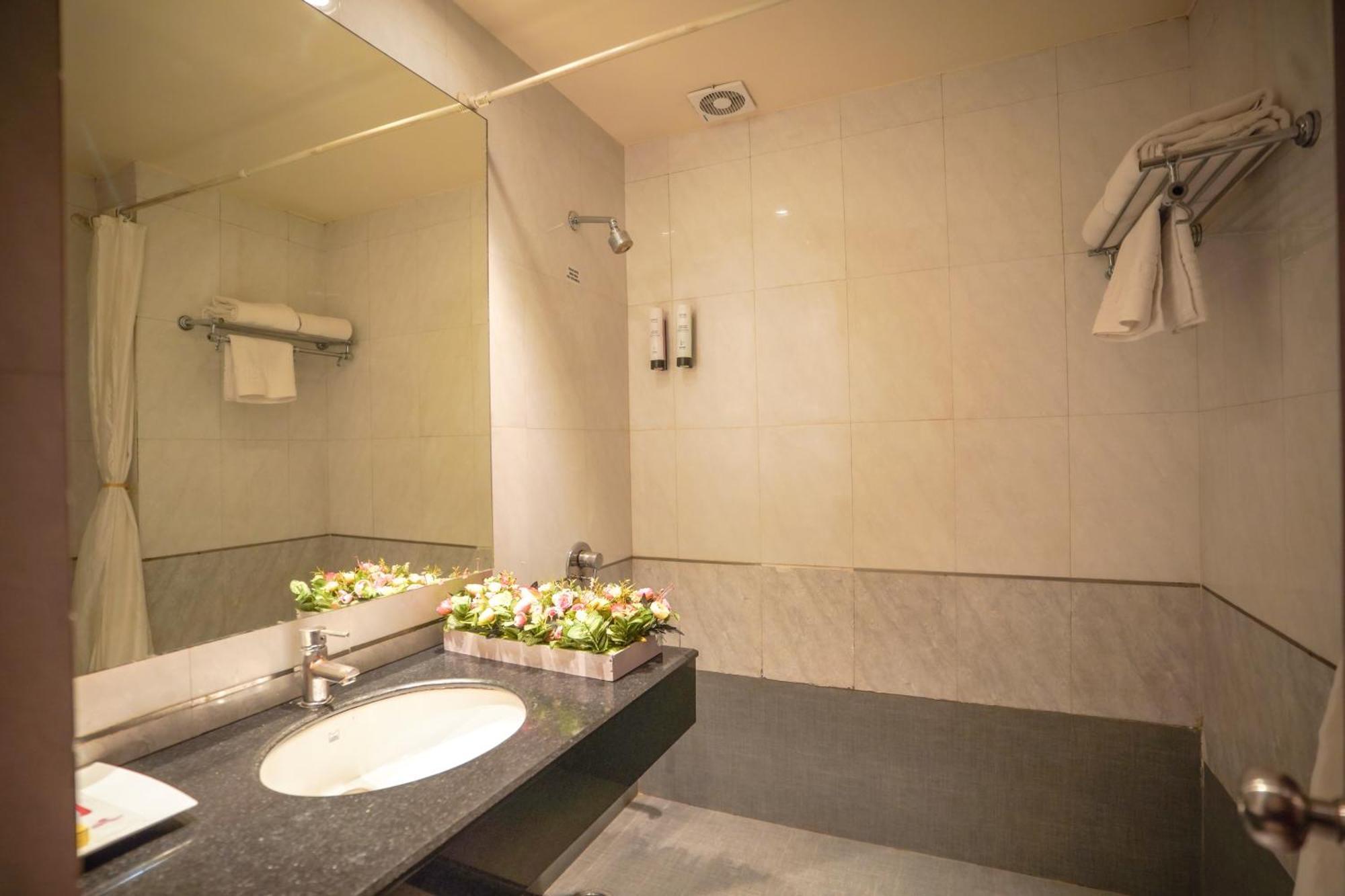 Hotel Swarn Towers Bareilly Exterior foto